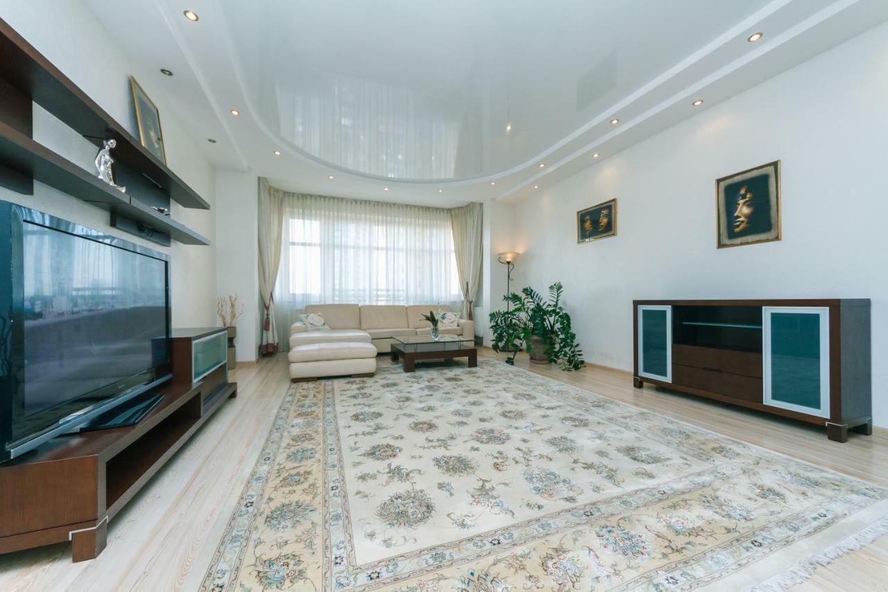 3 Комнатные Апартаменты В Центре Печерска Kyiv Exterior foto