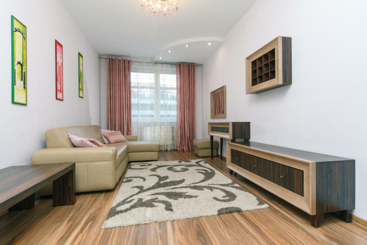 3 Комнатные Апартаменты В Центре Печерска Kyiv Exterior foto