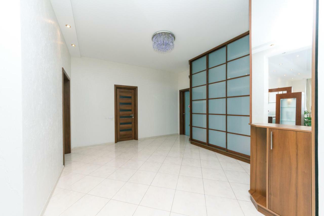 3 Комнатные Апартаменты В Центре Печерска Kyiv Exterior foto
