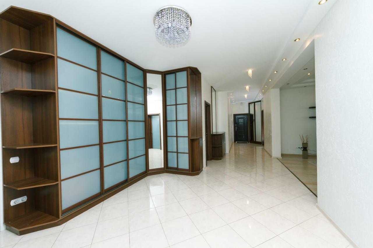 3 Комнатные Апартаменты В Центре Печерска Kyiv Exterior foto