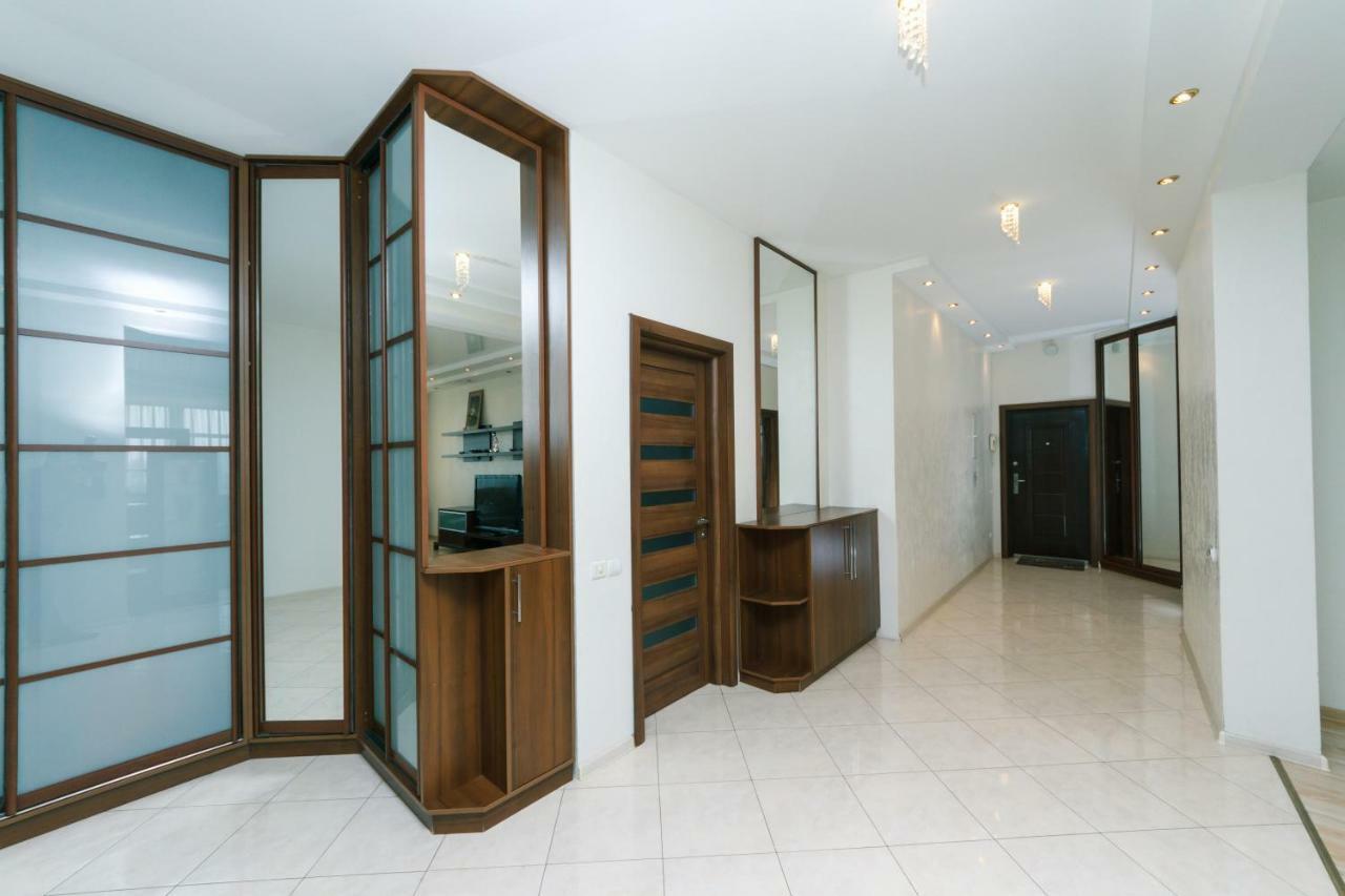 3 Комнатные Апартаменты В Центре Печерска Kyiv Exterior foto