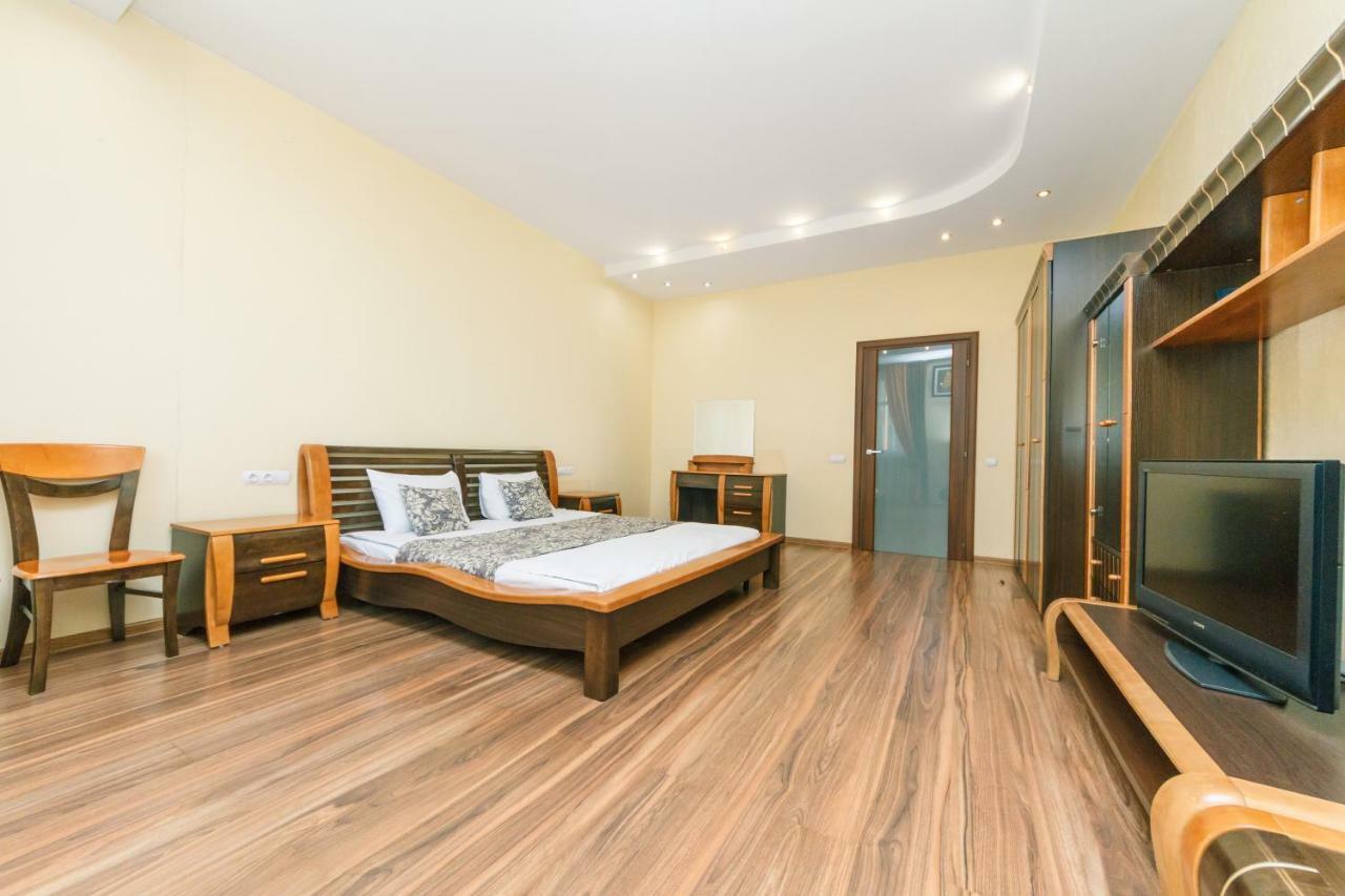 3 Комнатные Апартаменты В Центре Печерска Kyiv Exterior foto