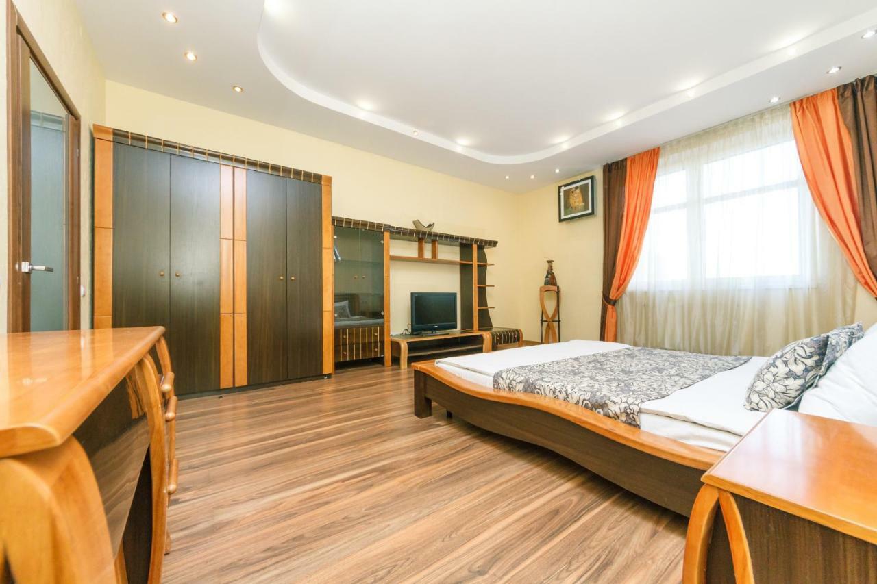 3 Комнатные Апартаменты В Центре Печерска Kyiv Exterior foto