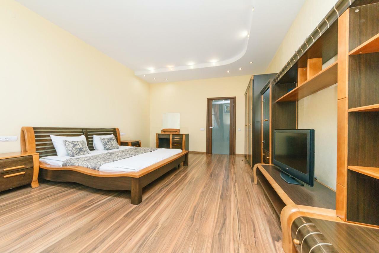 3 Комнатные Апартаменты В Центре Печерска Kyiv Exterior foto